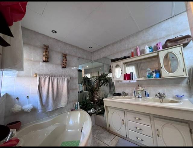 4 BEDROOM HOUSE FOR SALE IN MAGALIESKRUIN